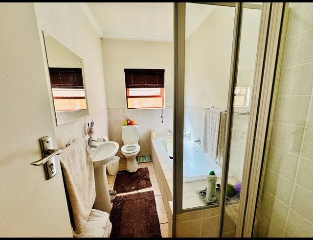2 BEDROOM FLAT FOR SALE IN MAROELADAL